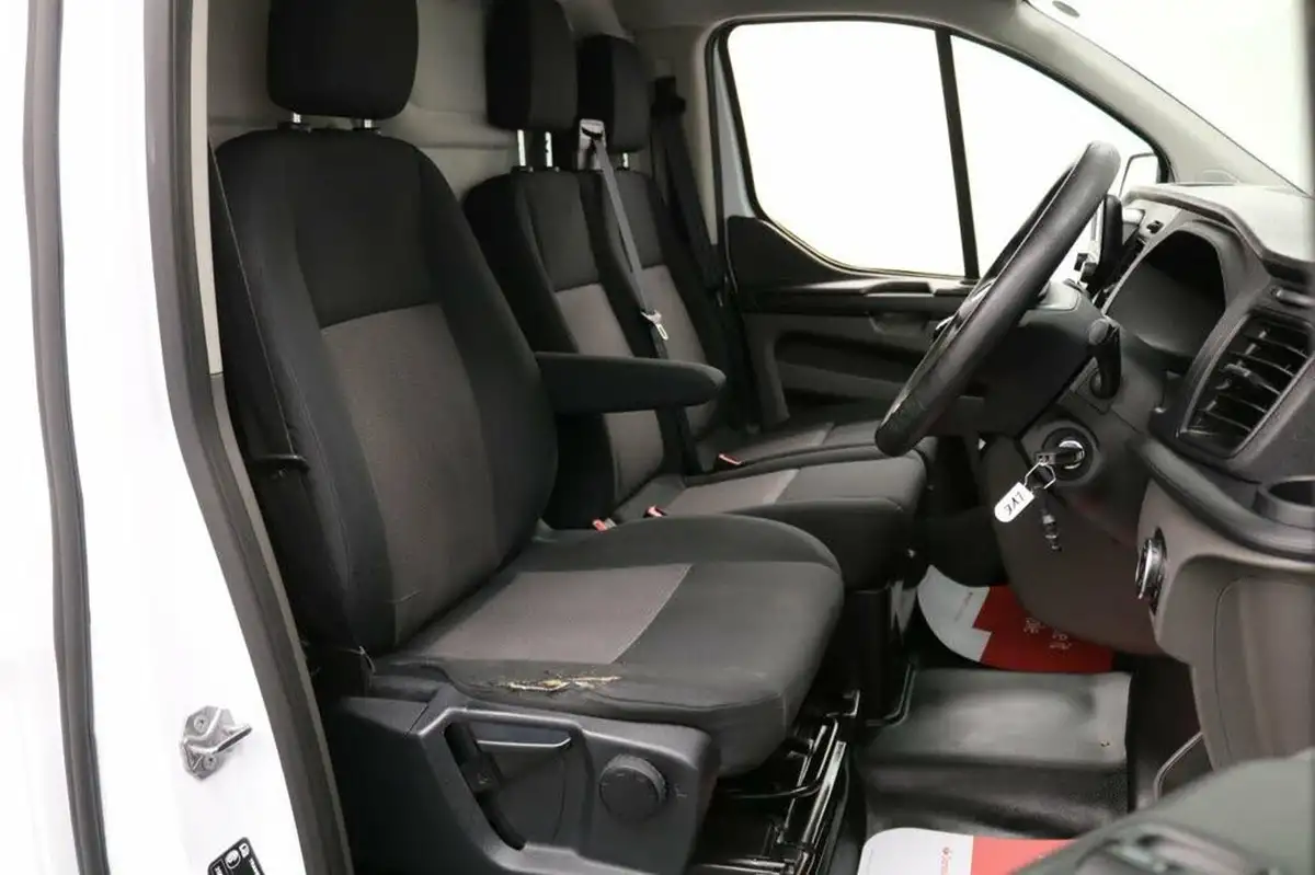 2020-ford-transit-custom-20tdci-280-l1h1-leader-105pseu6dt-panel-van-big-22