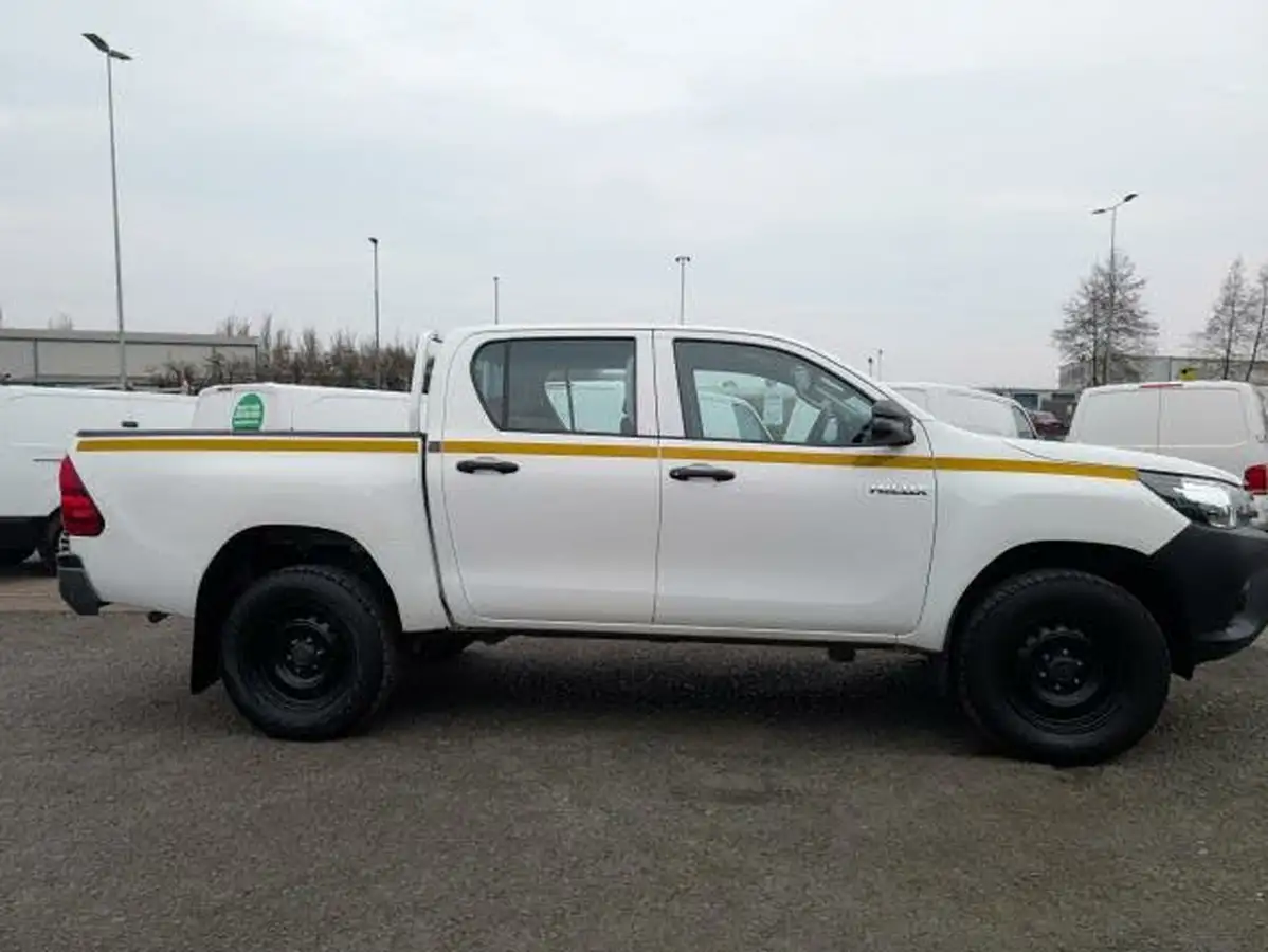 2020-toyota-hi-lux-24d-4d-active-150hpeu6dt-e-35t-double-pick-up-big-8