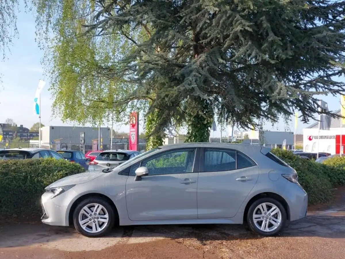 2022-toyota-corolla-20-vvt-i-icon-193bhp-hatchback-big-3