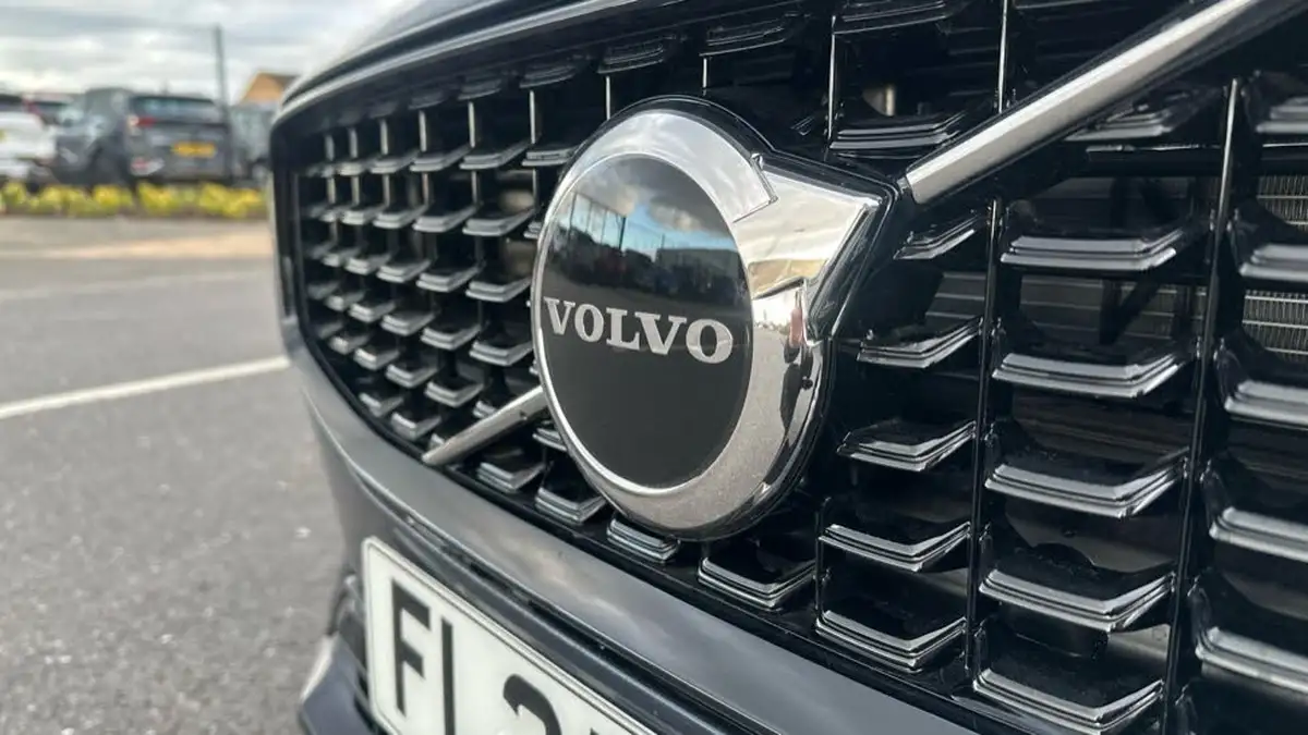 2025-volvo-v60-20-b4-plus-station-wagon-big-36