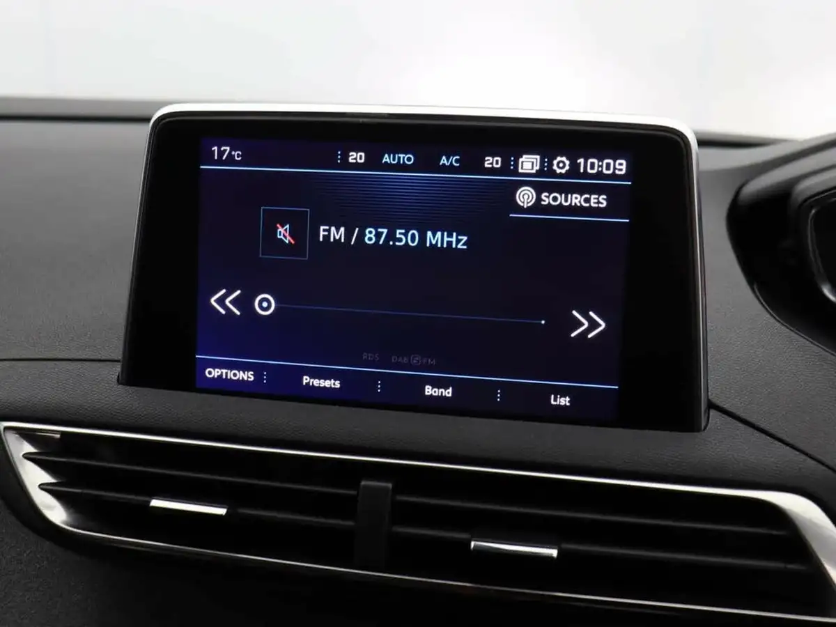 2020-peugeot-3008-suv-12-puretech-allure-big-22