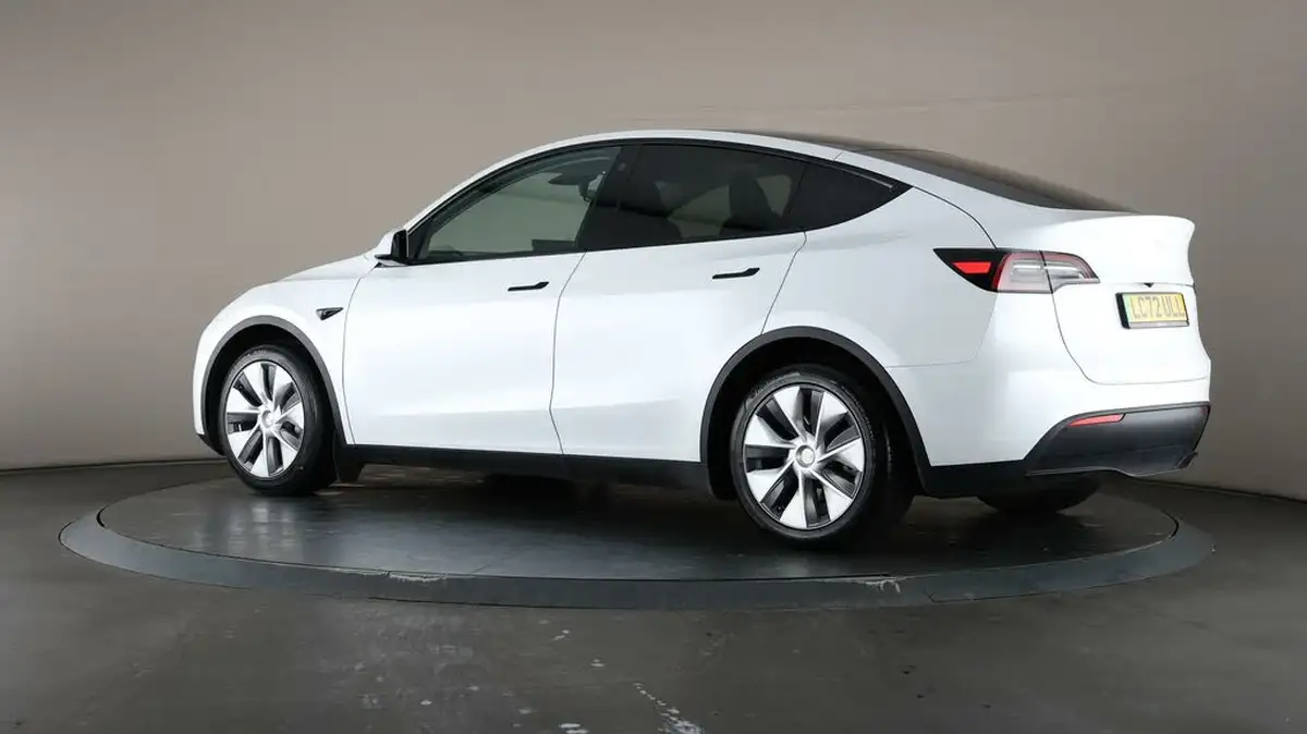 2022-tesla-model-y-e-rwd-big-66