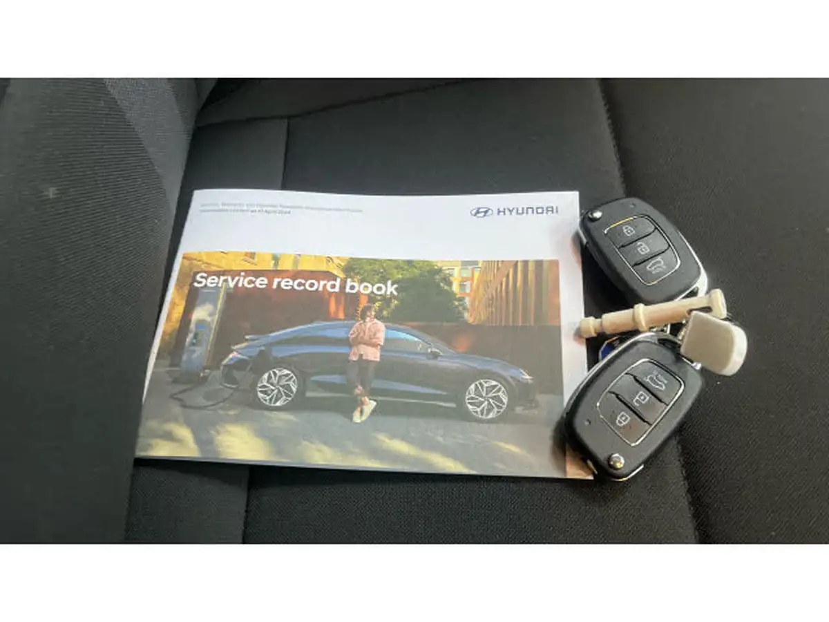 2024-hyundai-i20-10-t-gdi-premium-dct-big-18