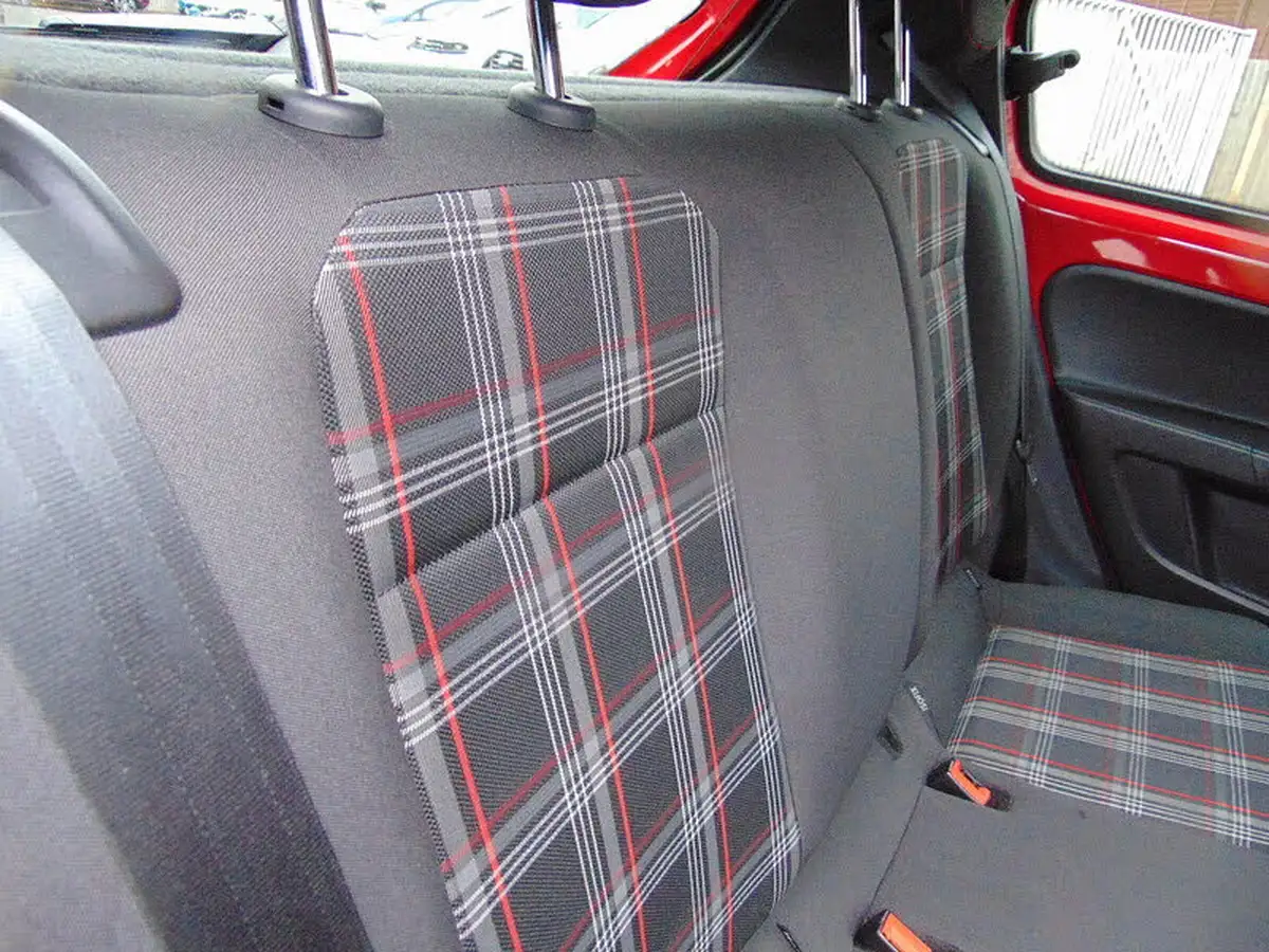 2019-volkswagen-up-10-gti-5d-big-12