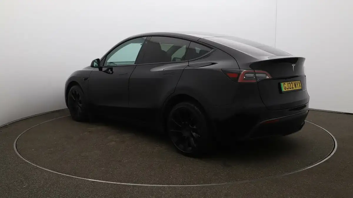 2022-tesla-model-y-e-long-range-big-53