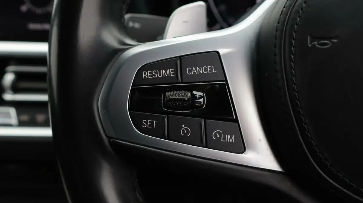 2022-bmw-3-series-20-330e-m-sport-pro-edition-saloon-4d-big-23