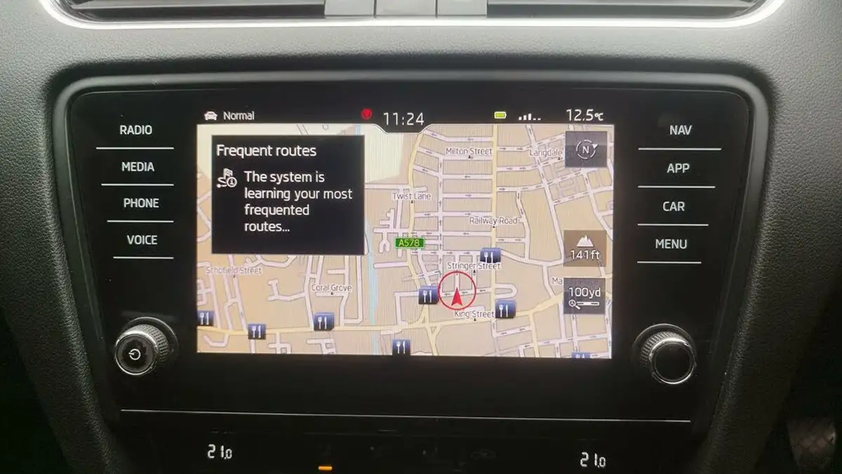 2019-skoda-octavia-16tdi-se-technology-hatchback-big-21