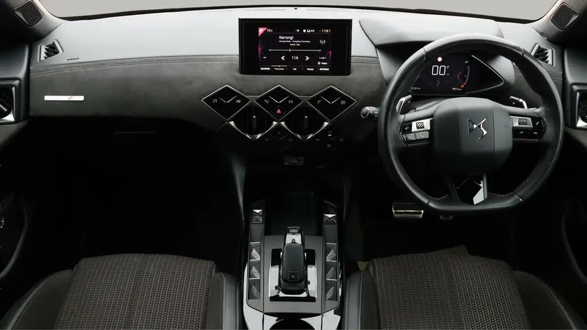 2022-ds-ds-3-crossback-12-puretech-performance-line-130ps-eat8-big-12
