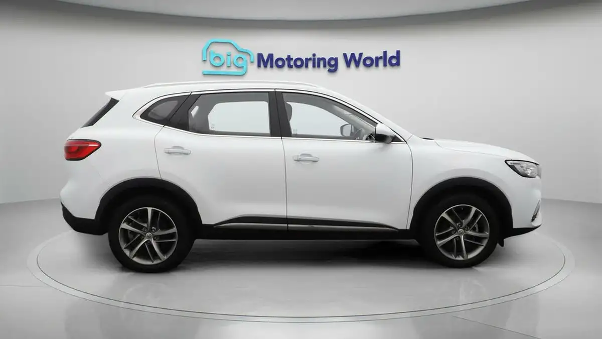 2022-mg-hs-15t-gdi-excite-162ps-big-8