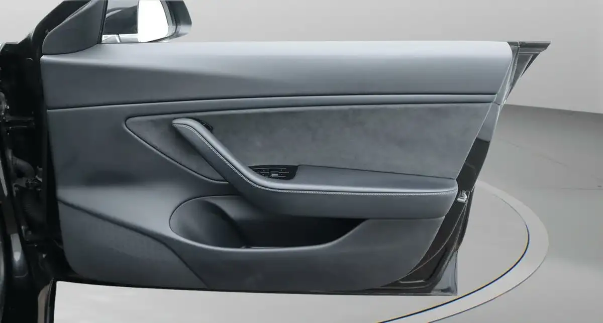 2020-tesla-model-3-e-long-range-big-15