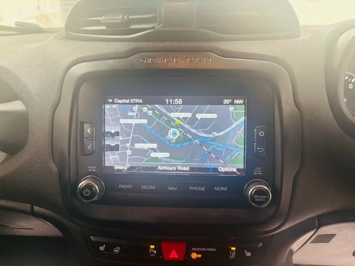 2015-jeep-renegade-14-limited-138bhp-big-13