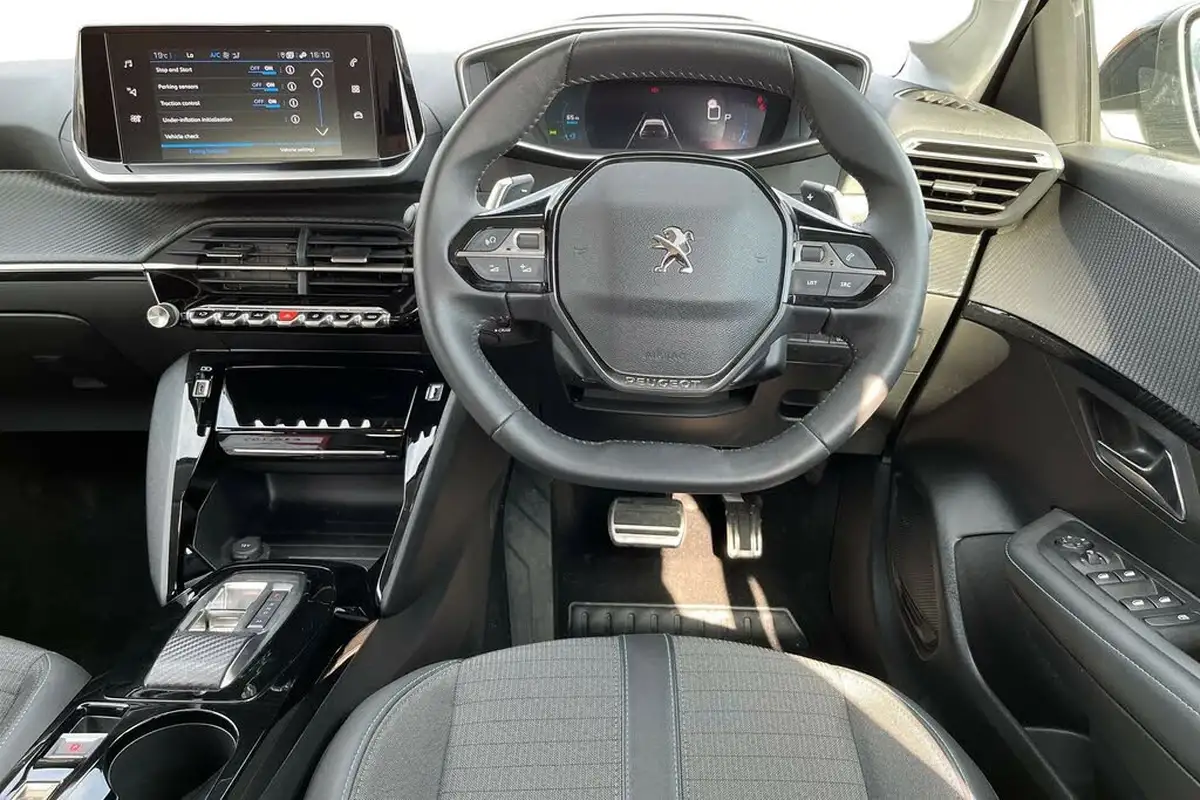 2023-peugeot-208-12-puretech-allure-premium-100ps-eat8-big-11