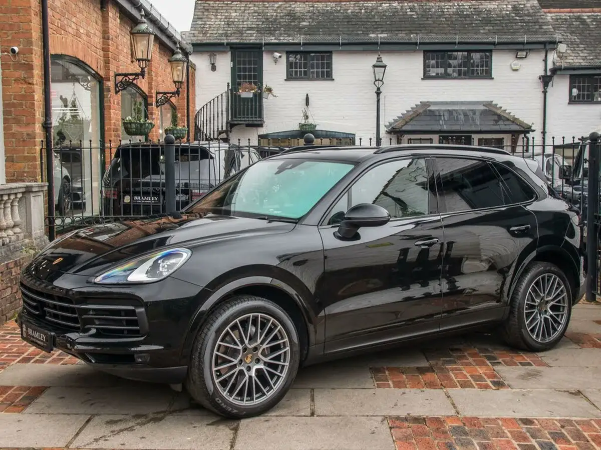 2023-porsche-cayenne-30-v6-platinum-edition-station-wagon-big-3