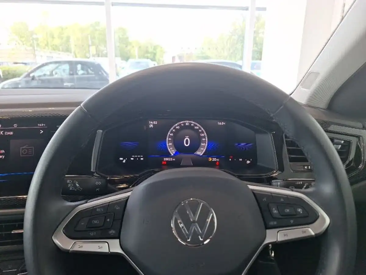 2023-volkswagen-polo-10-life-big-9