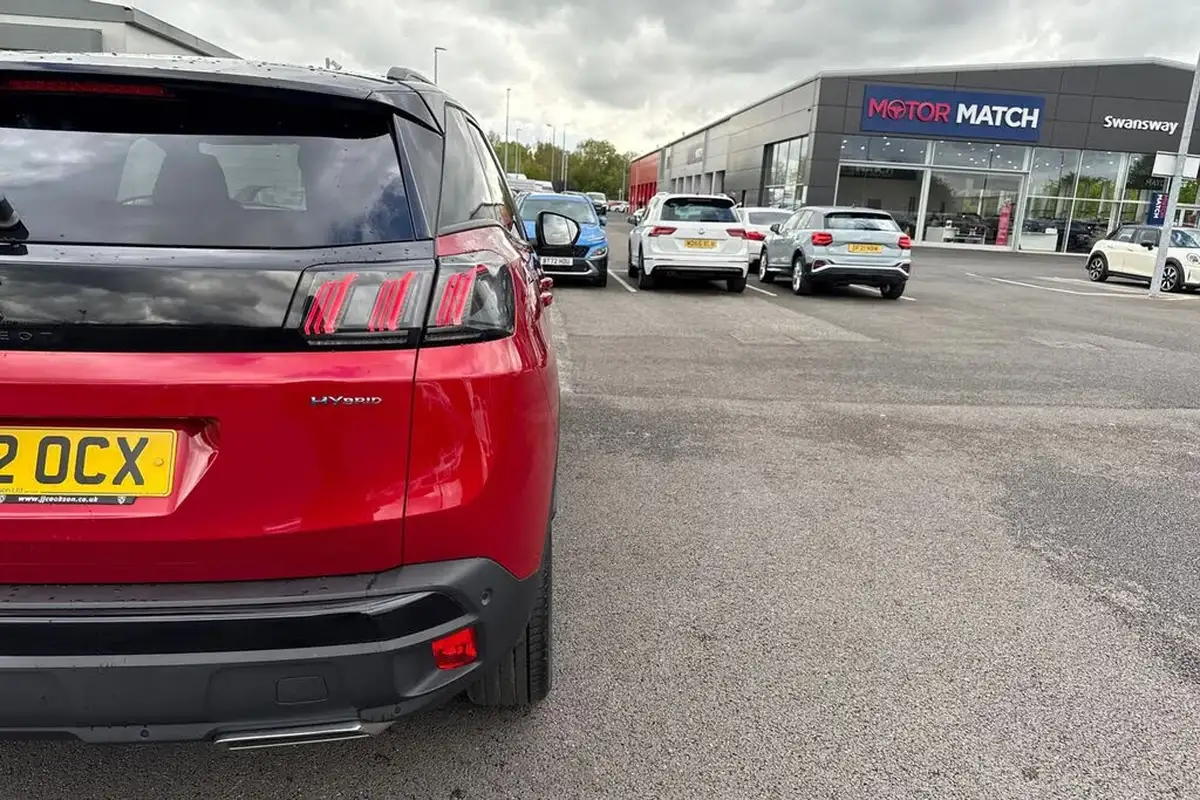 2022-peugeot-3008-suv-16-puretech-gt-225bhp-hybrid-e-eat8-big-35