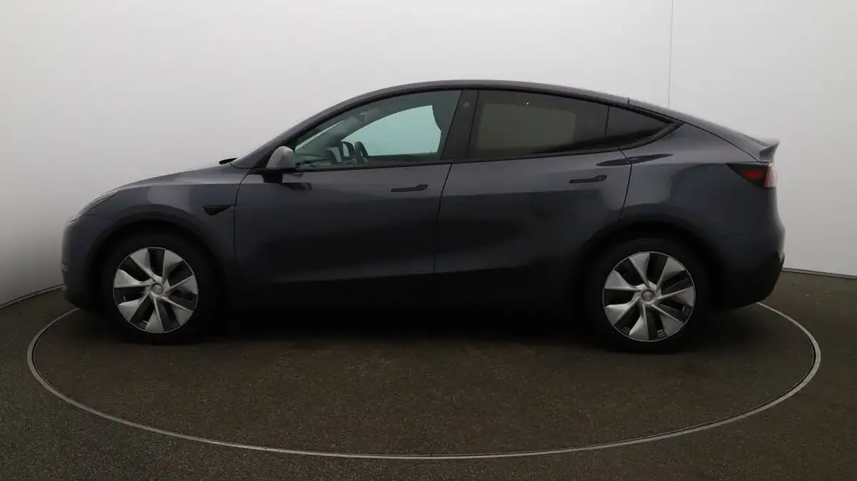 2022-tesla-model-y-e-long-range-big-55