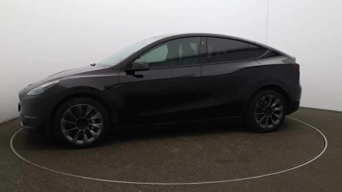 2022-tesla-model-y-e-long-range-big-57