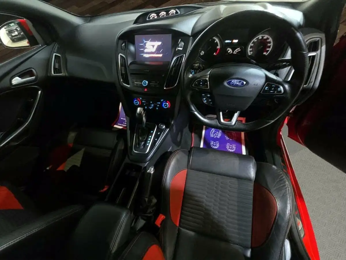 2018-ford-focus-20tdci-st2-hatchback-powershift-big-10