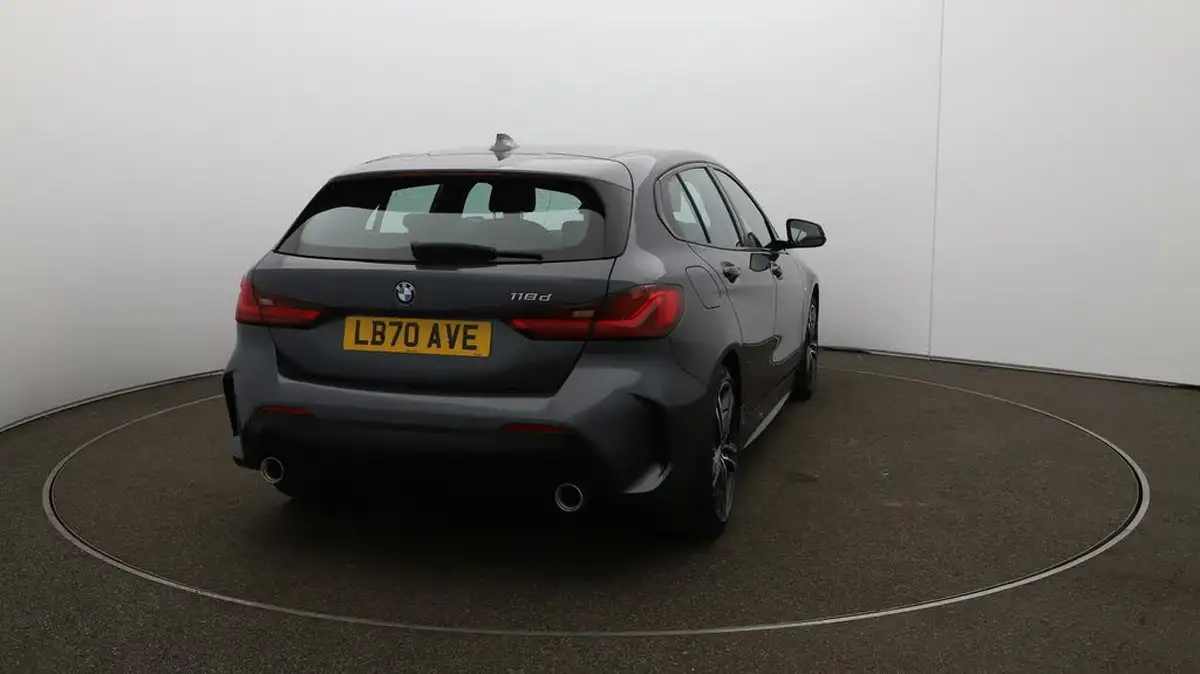 2020-bmw-1-series-20td-118d-m-sport-big-49