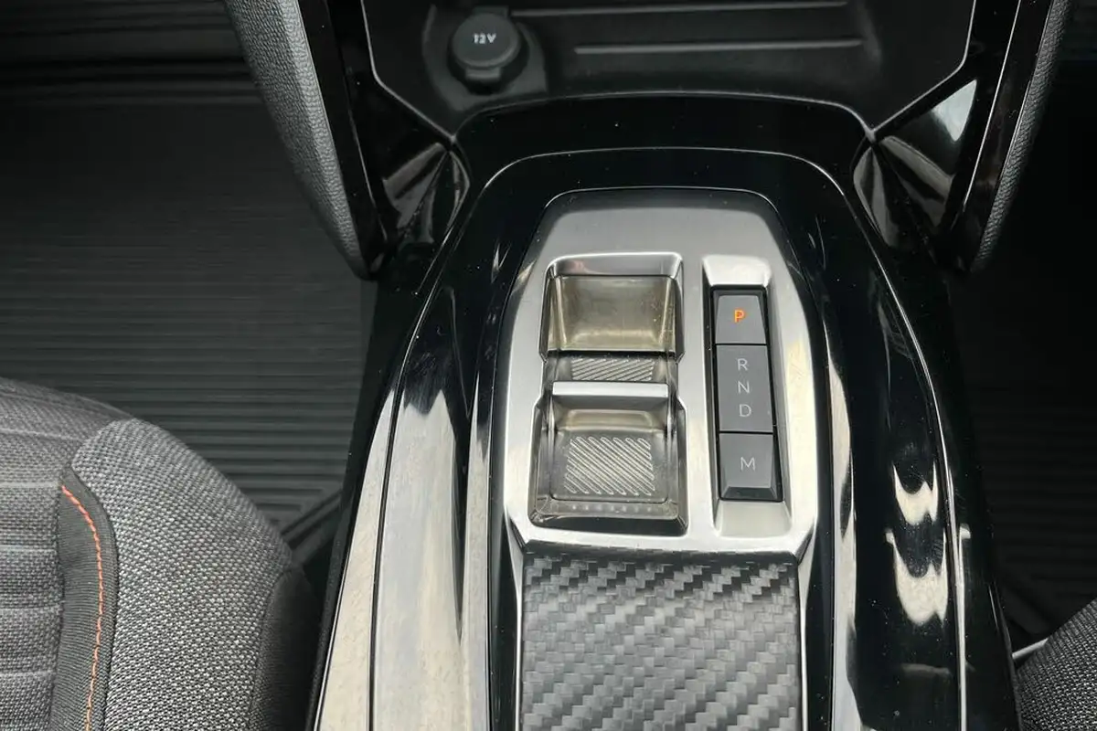 2023-peugeot-208-12-puretech-active-premium-100ps-eat8-big-23