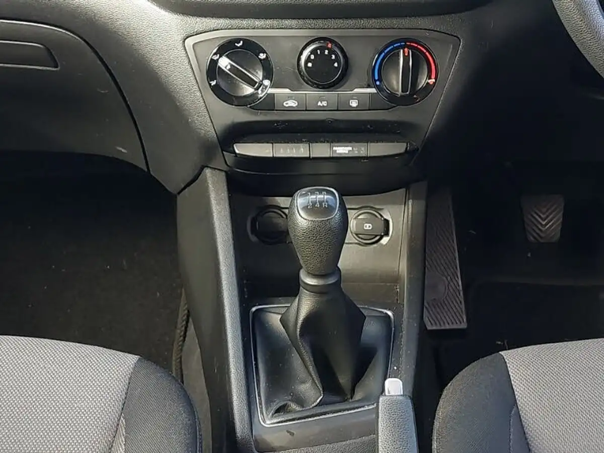 2018-hyundai-i20-12-s-connect-big-10