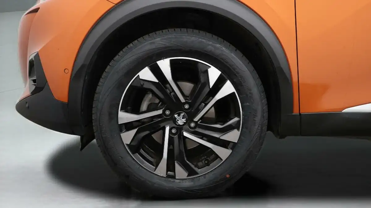 2022-peugeot-2008-suv-12-puretech-gt-big-18