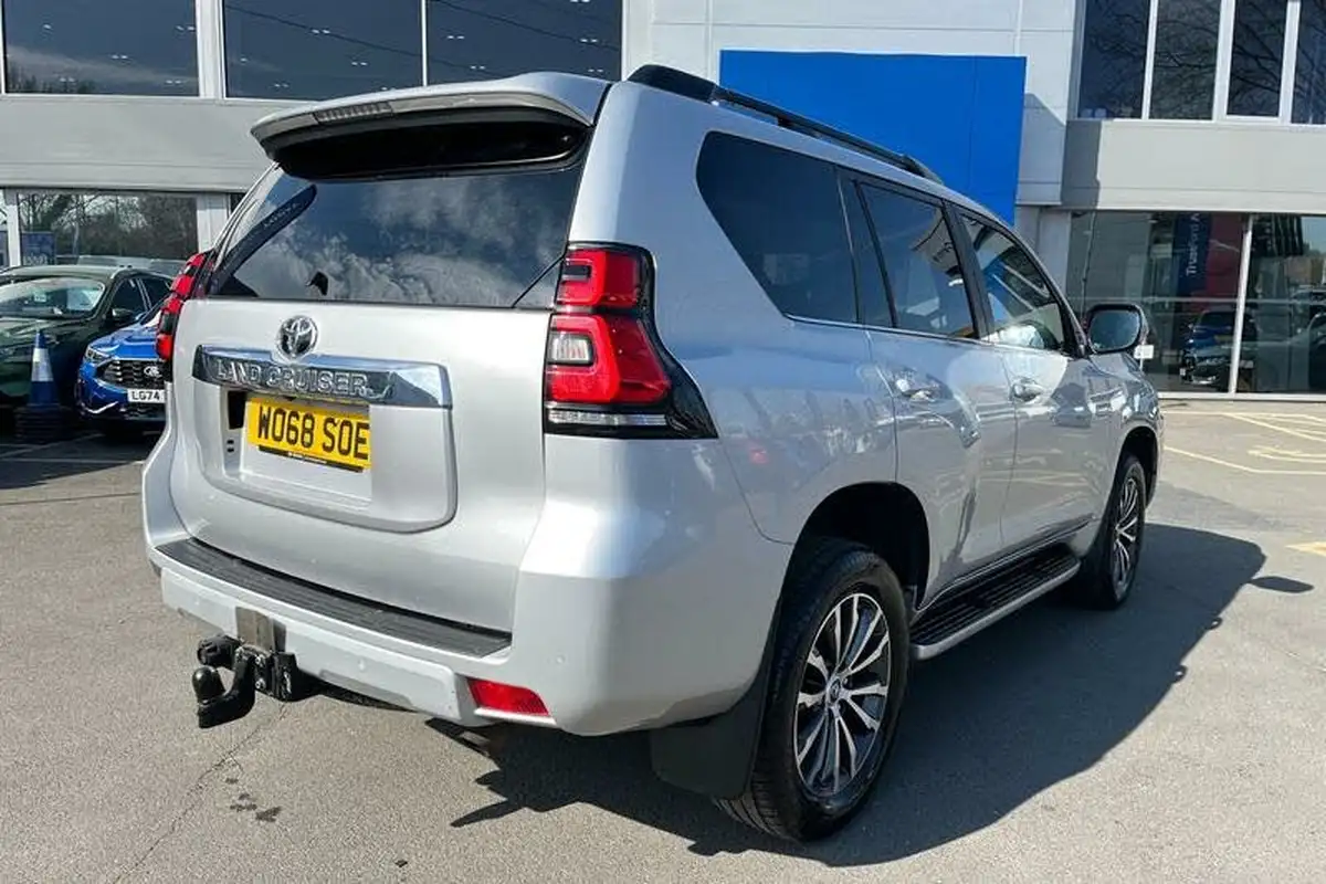 2019-toyota-land-cruiser-28d-4d-icon-7st-big-36