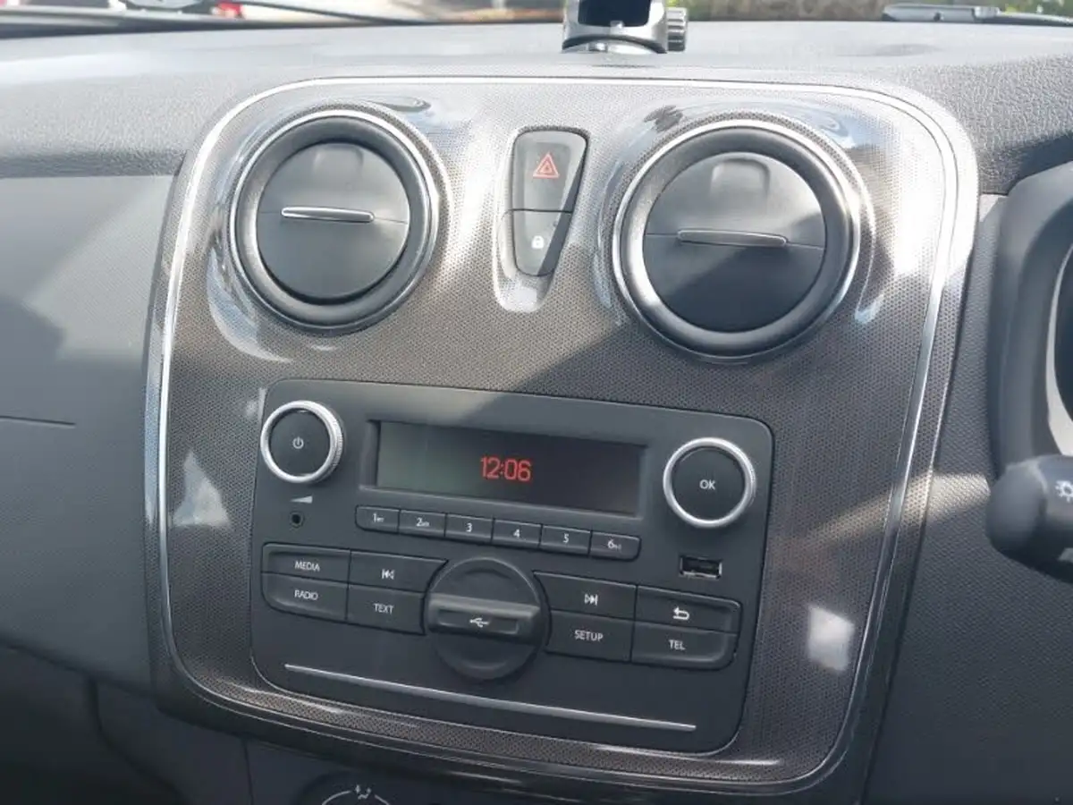 2017-dacia-sandero-stepway-09-tce-ambiance-big-9