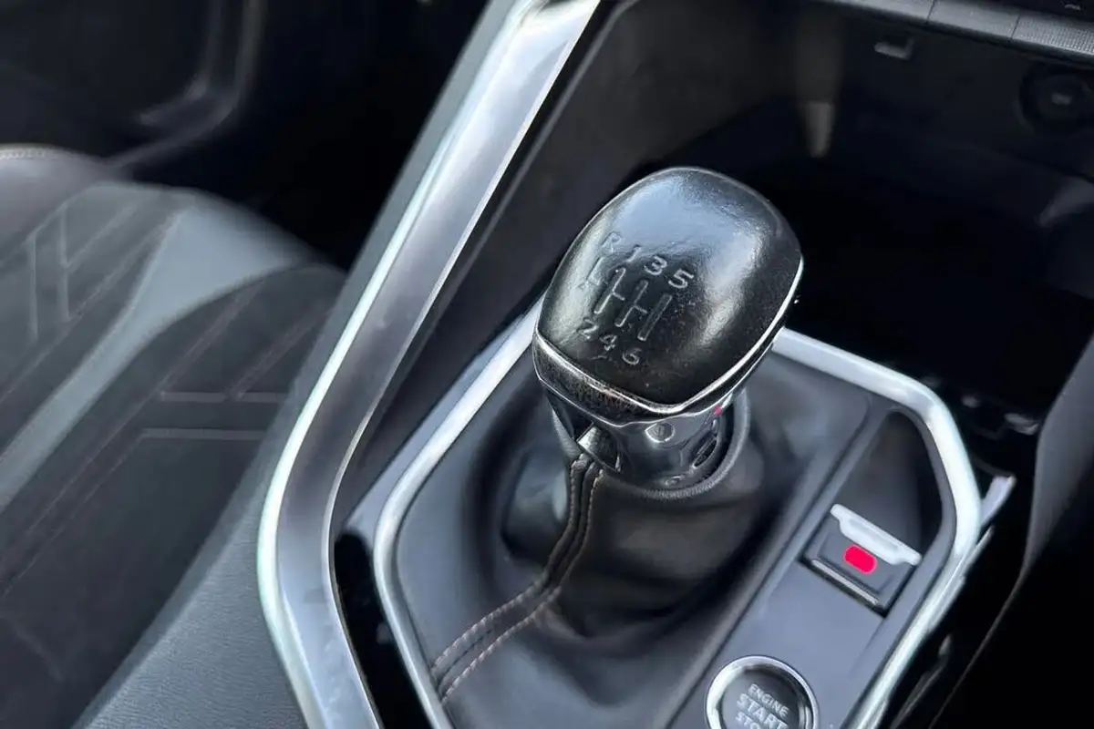 2021-peugeot-3008-suv-12-puretech-gt-big-60