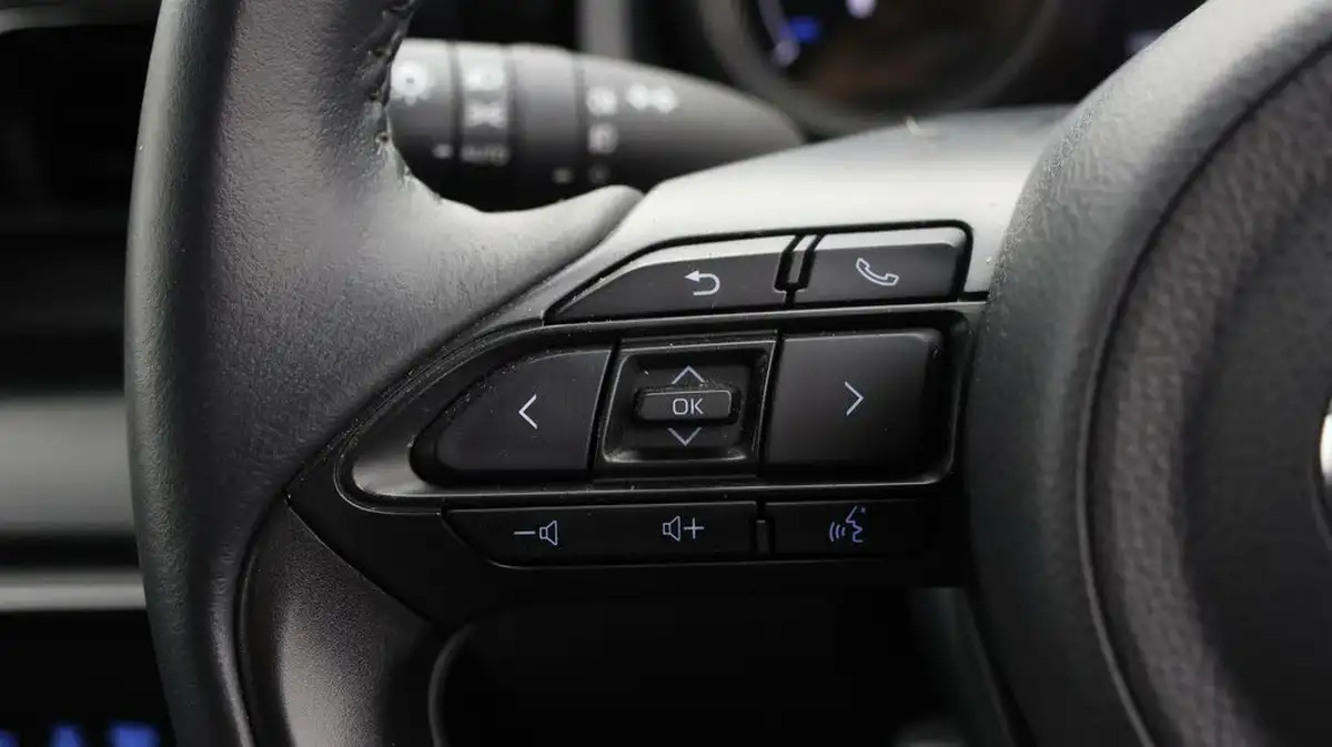 2022-toyota-yaris-15-vvt-i-design-big-20