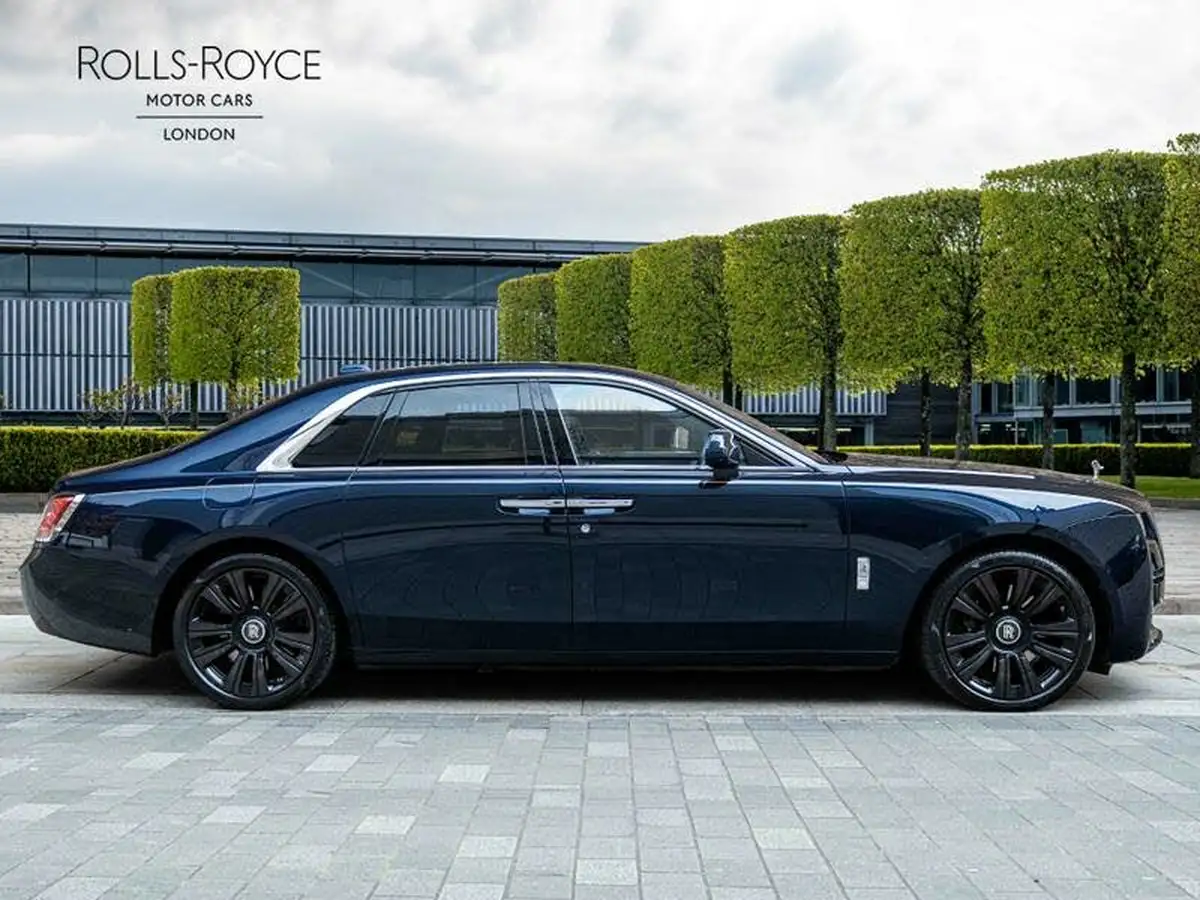 2021-rolls-royce-ghost-675-big-2