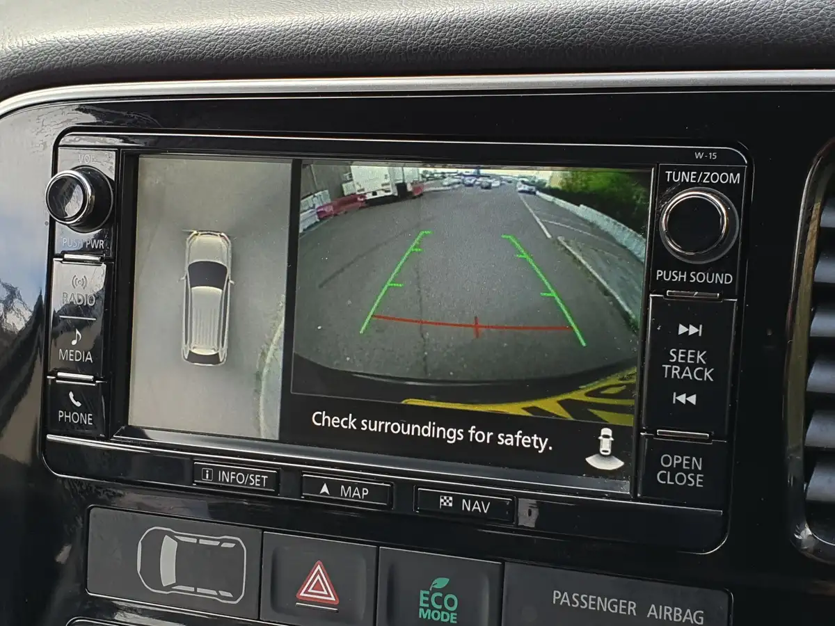 2015-mitsubishi-outlander-20-gx4h-phev-big-22