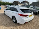 2016-hyundai-i40-17crdi-se-nav-141ps-estate-5d-small-4