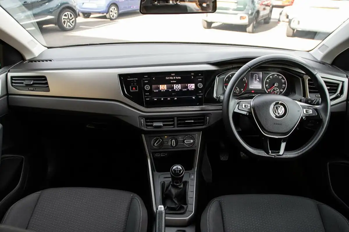 2020-volkswagen-polo-10-se-80ps-big-3