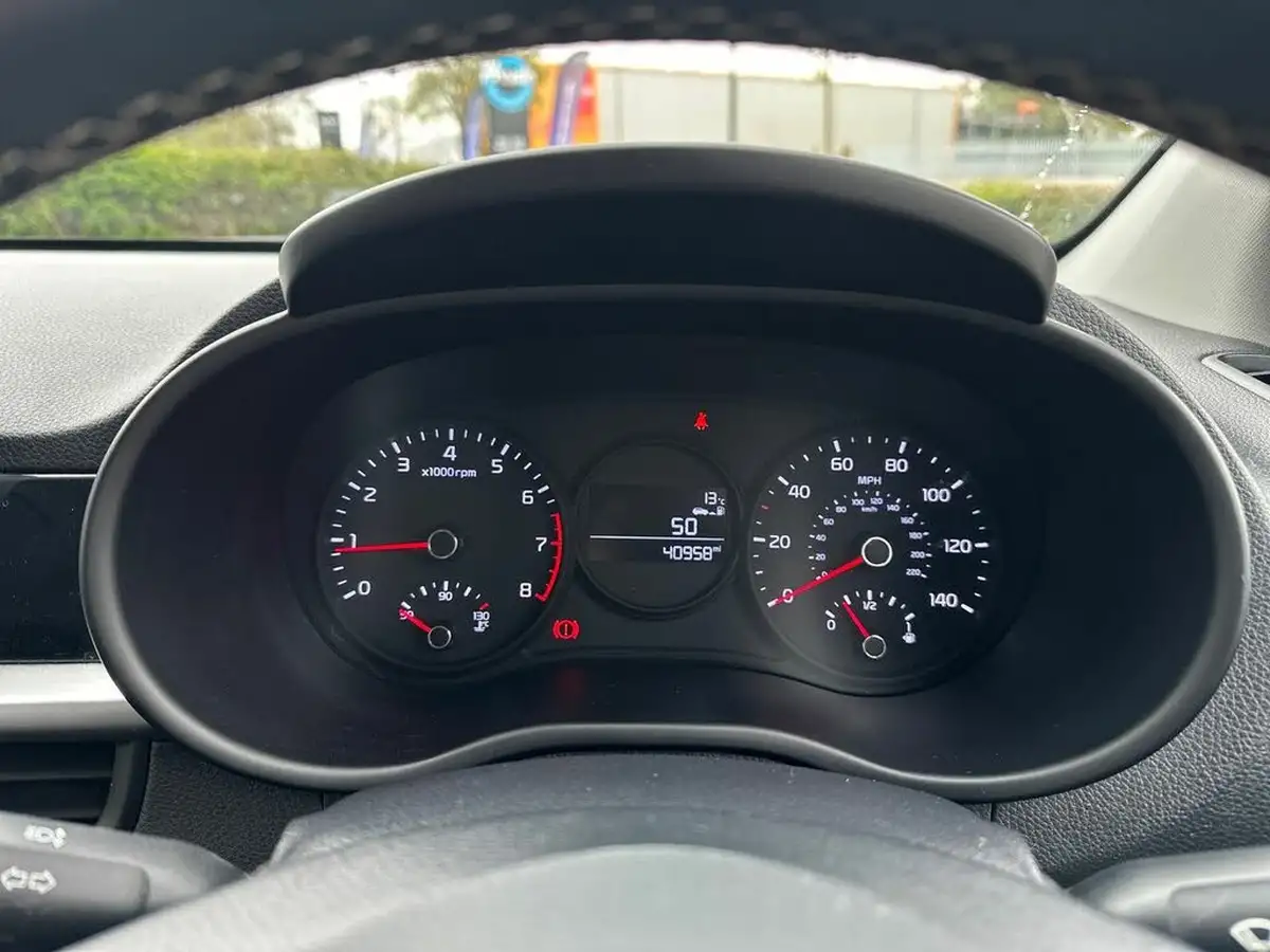 2018-kia-picanto-10-2-66bhp-big-19