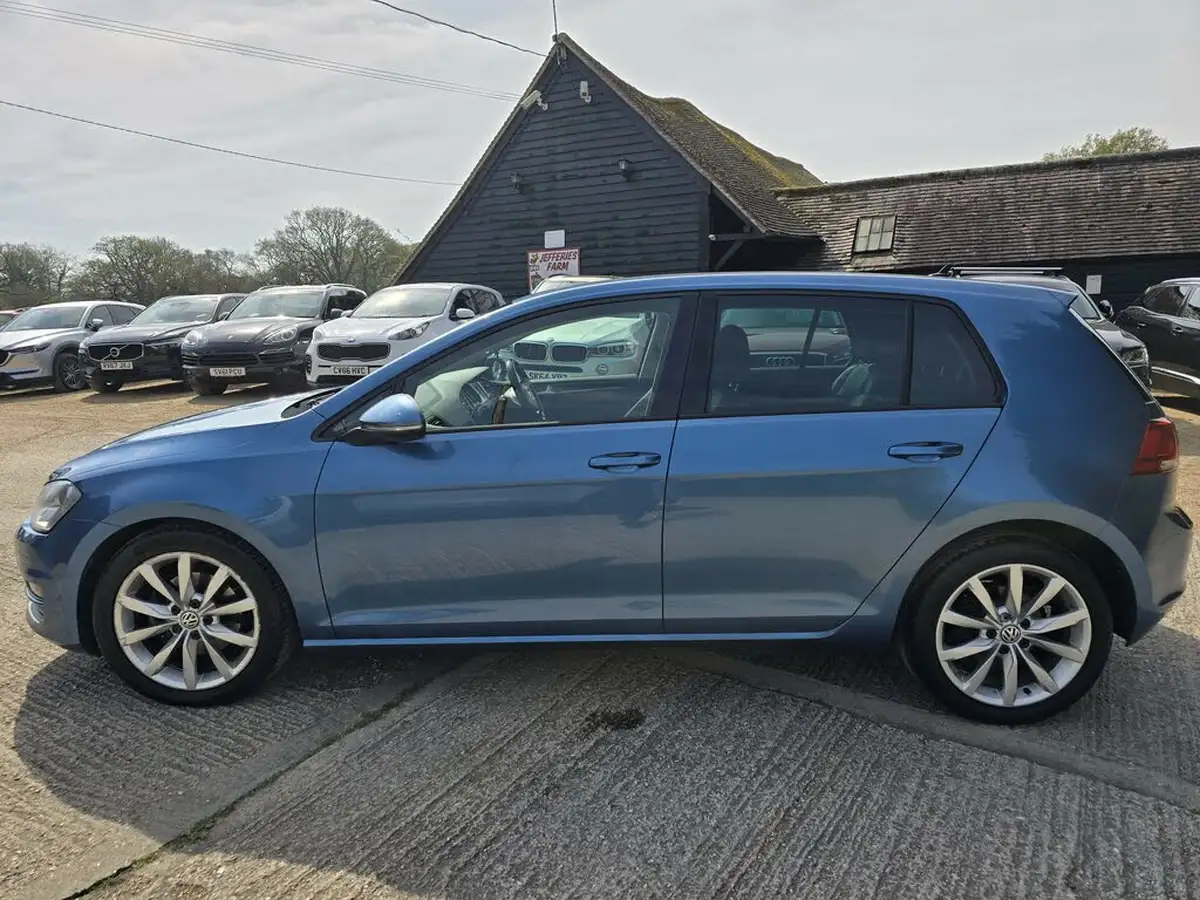 2013-volkswagen-golf-20tdi-gt-ss-hatchback-5d-big-6