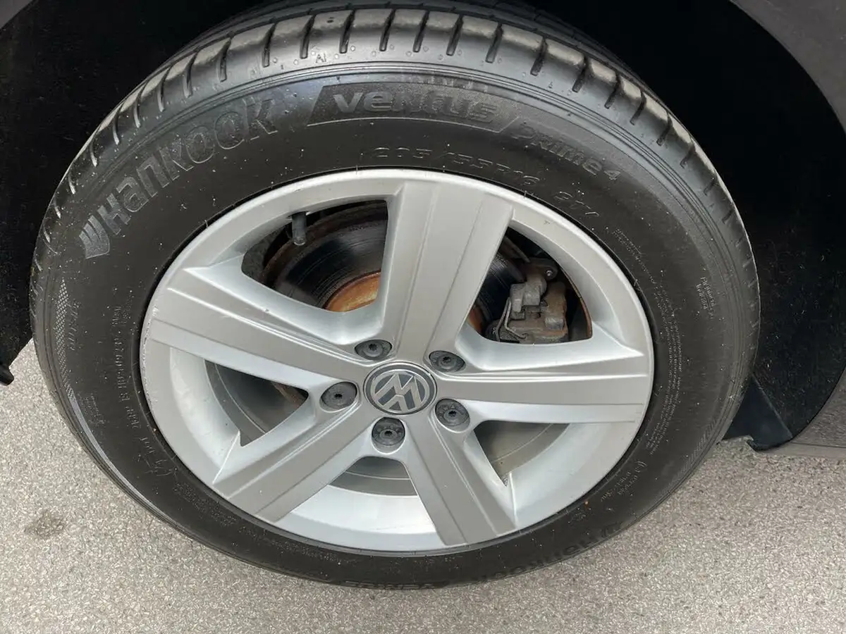 2015-volkswagen-golf-14-match-5d-big-38