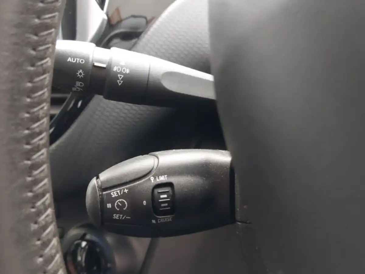 2019-peugeot-208-12-puretech-signature-big-13