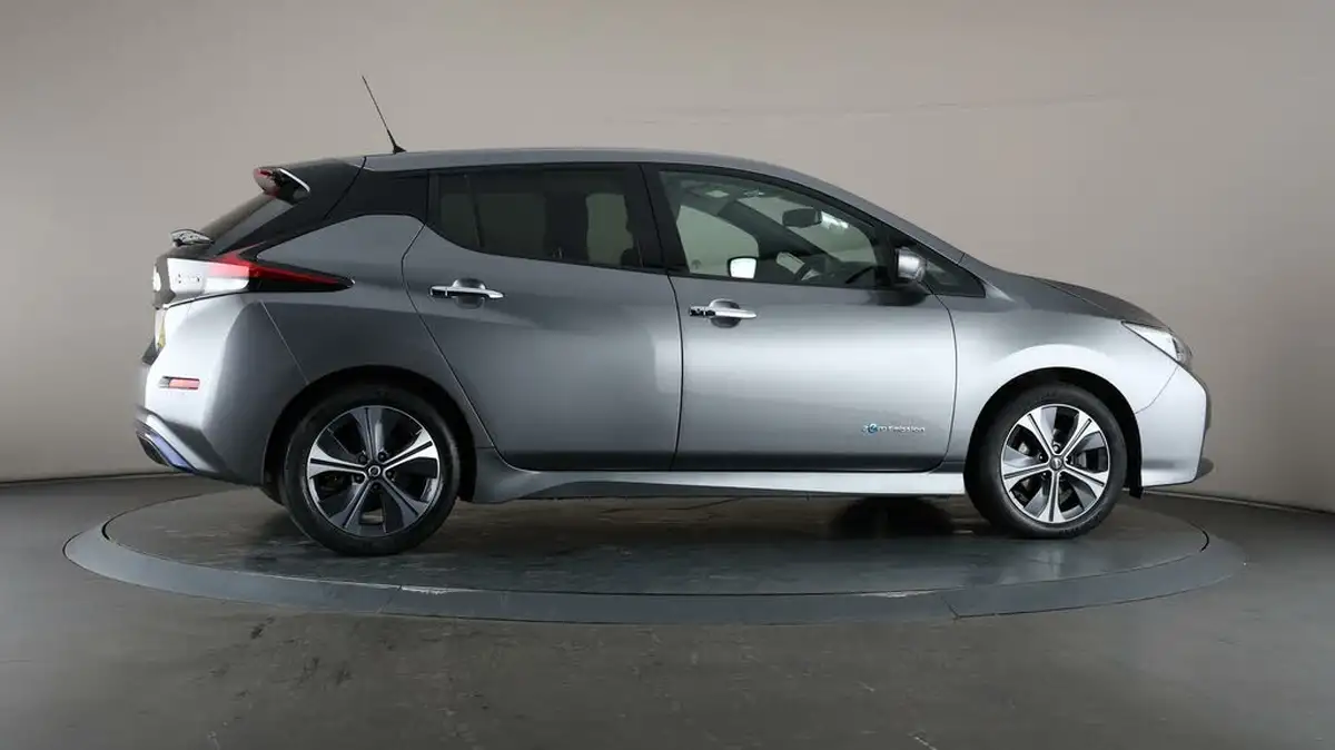 2020-nissan-leaf-e-tekna-big-56