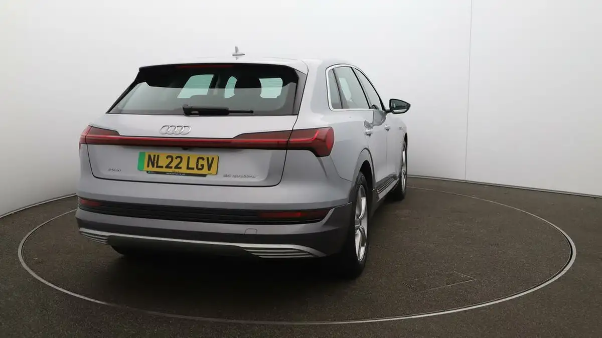 2022-audi-e-tron-55e-technik-station-wagon-big-49