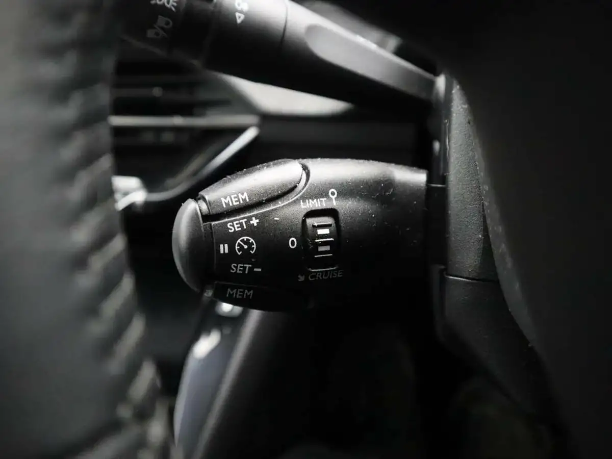 2022-peugeot-208-e-allure-premium-big-23