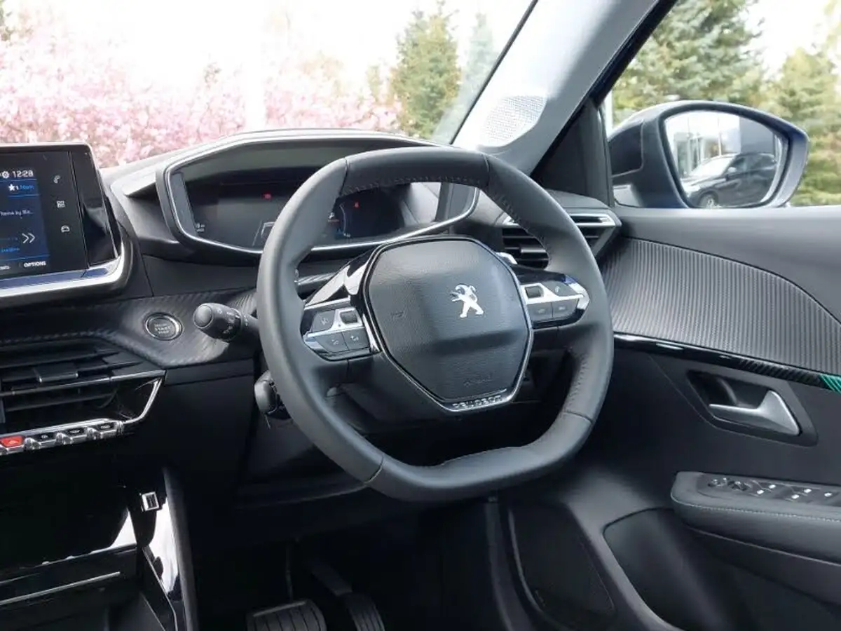 2022-peugeot-208-12-puretech-allure-premium-100bhp-eat8-big-9
