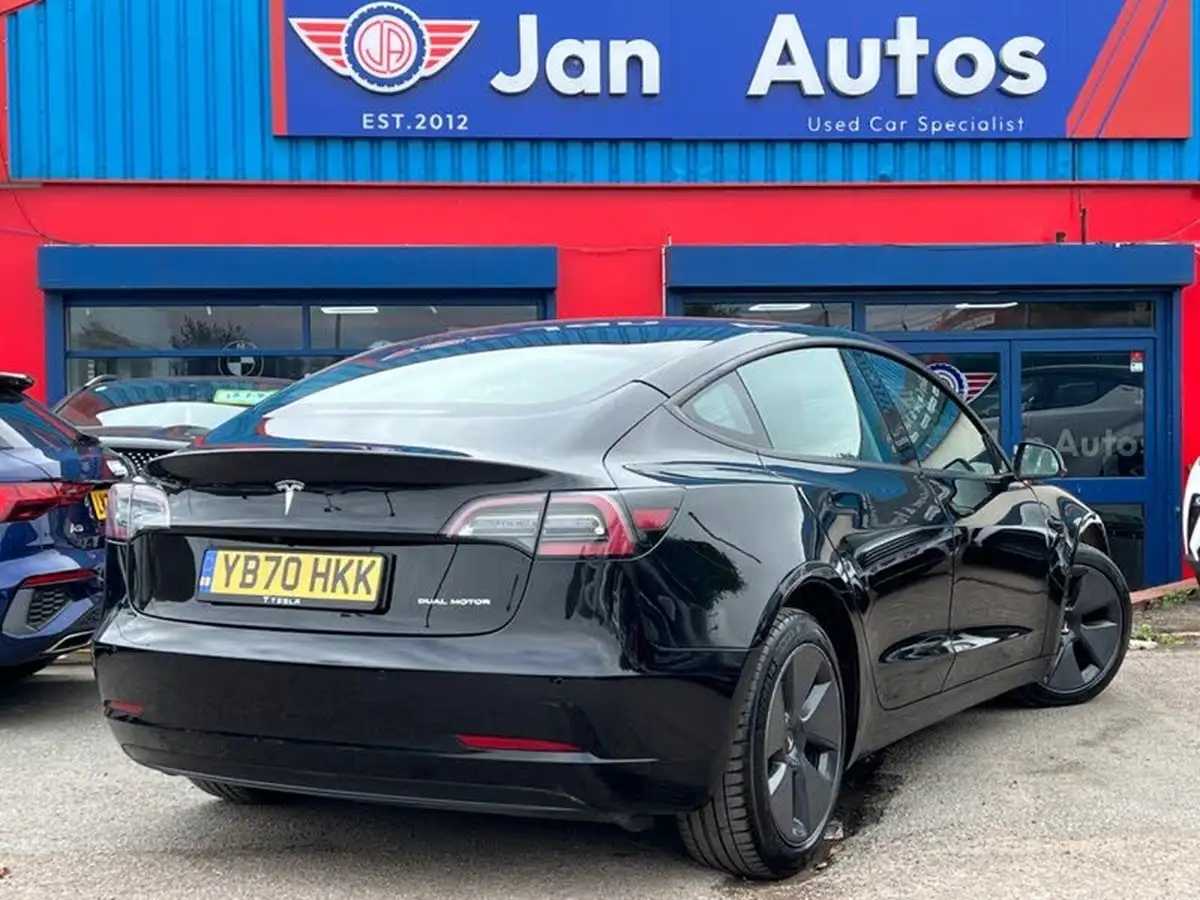 2020-tesla-model-3-e-long-range-big-34