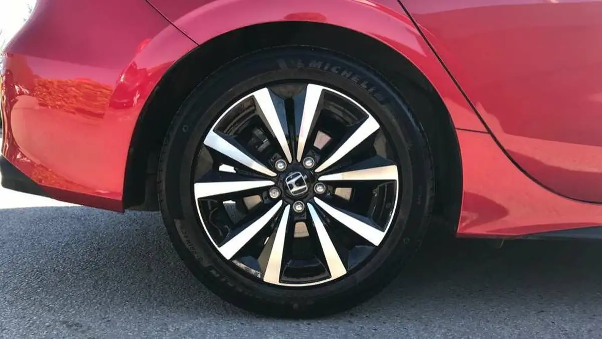 2024-honda-civic-20-i-mmd-elegance-big-8