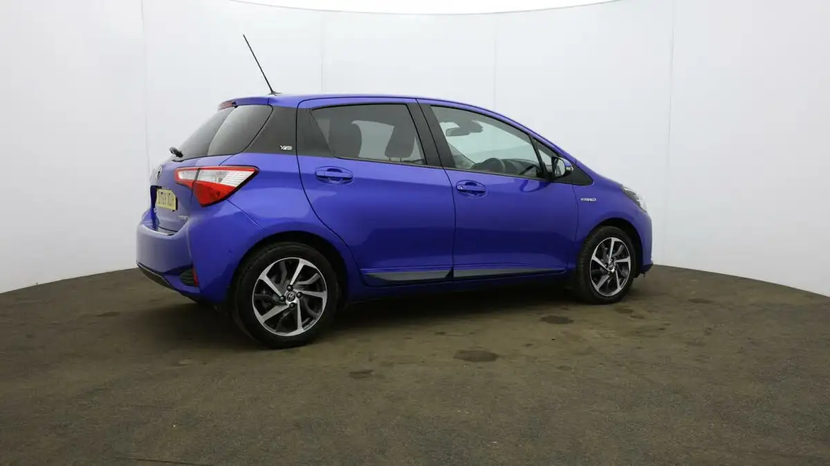 2020-toyota-yaris-15-vvt-i-y20-98bhp-hybrid-1497cc-e-cvt-big-56