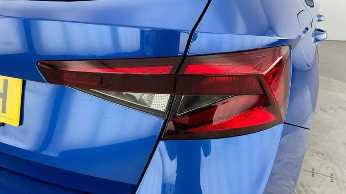 2022-skoda-fabia-10-mpi-colour-edition-big-27