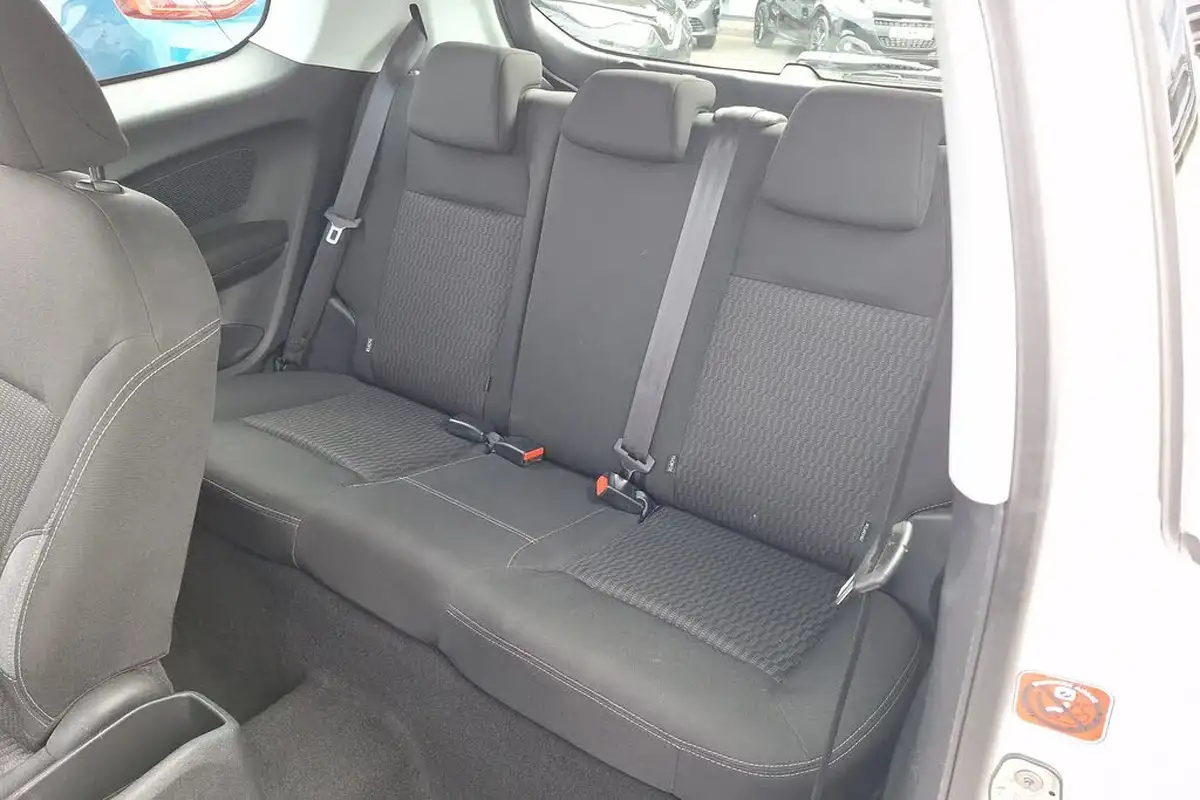 2016-peugeot-208-12-puretech-active-82bhp-3d-big-9