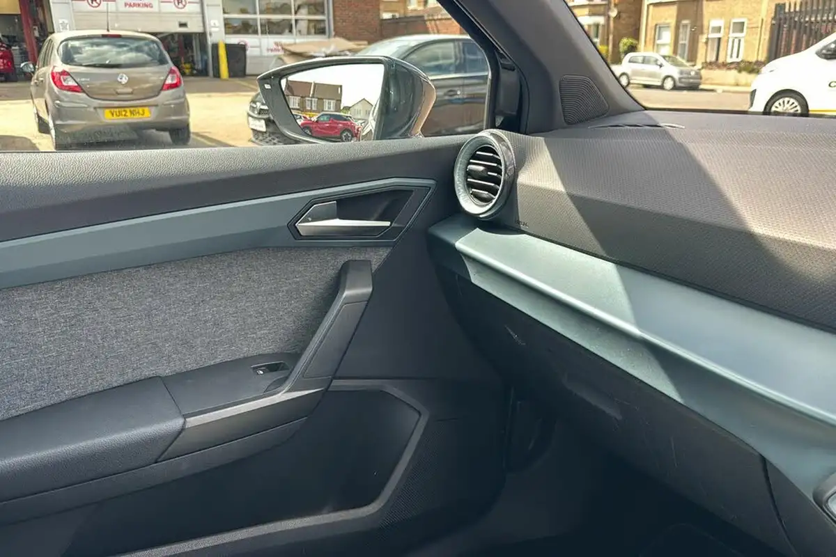 2022-seat-arona-10-tsi-xperience-dsg-big-18