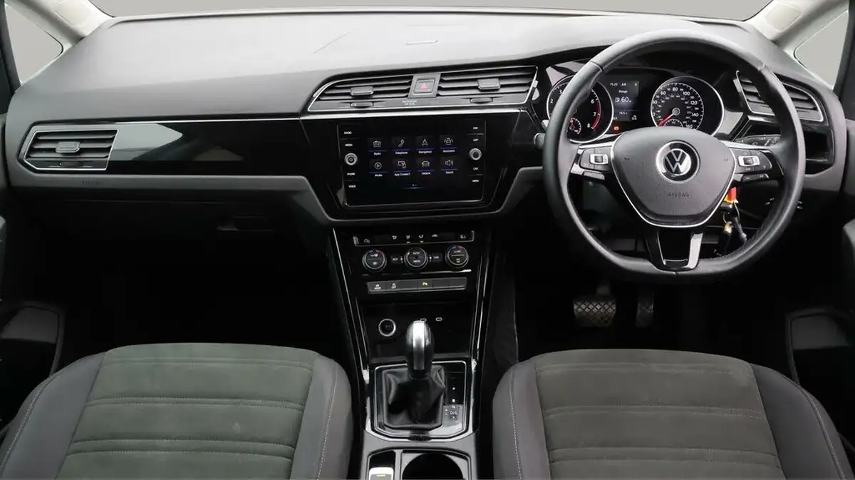 2021-volkswagen-touran-15-tsi-sel-dsg-big-13