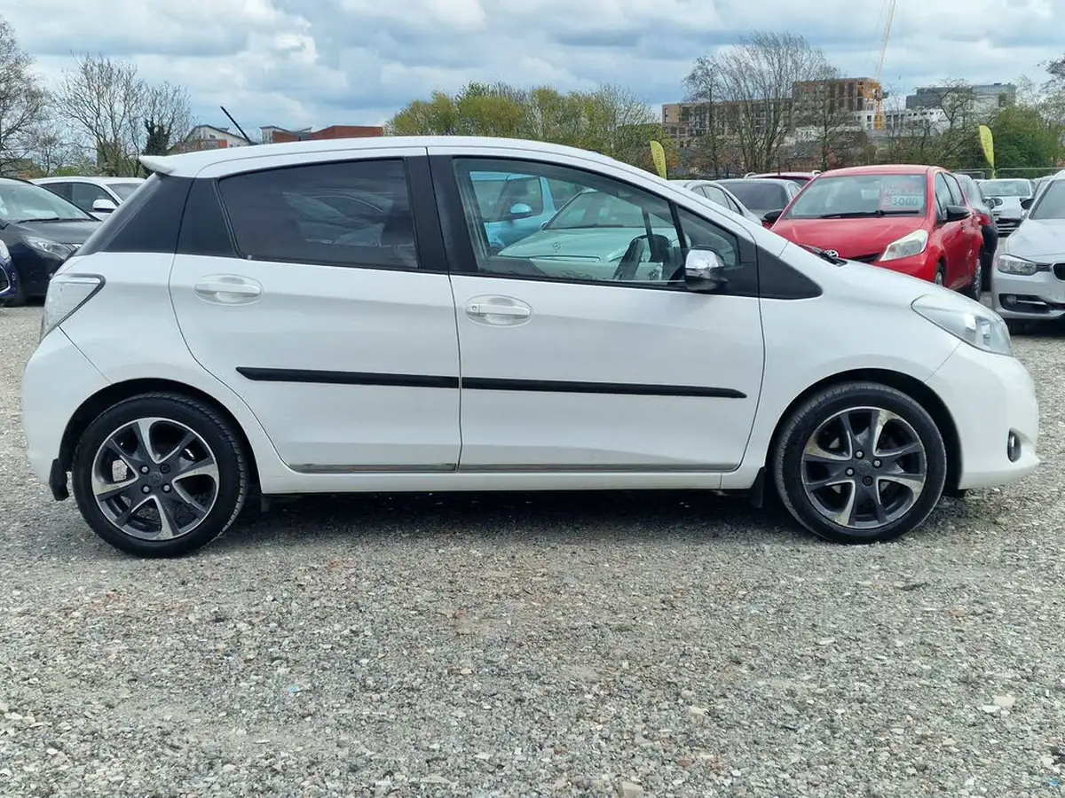2013-toyota-yaris-133-trend-vvt-i-5d-big-6